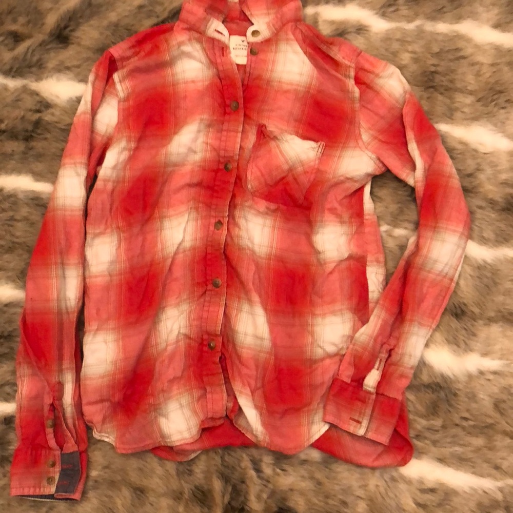 American Eagle plaid women’s long sleeve button up